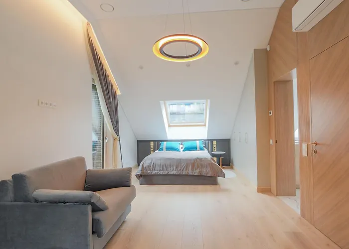 Simpsono Apartamentai פלאנגה